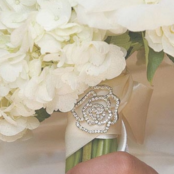 Crystal Rose Bouquet Pin Bridal - Picture 1 of 4